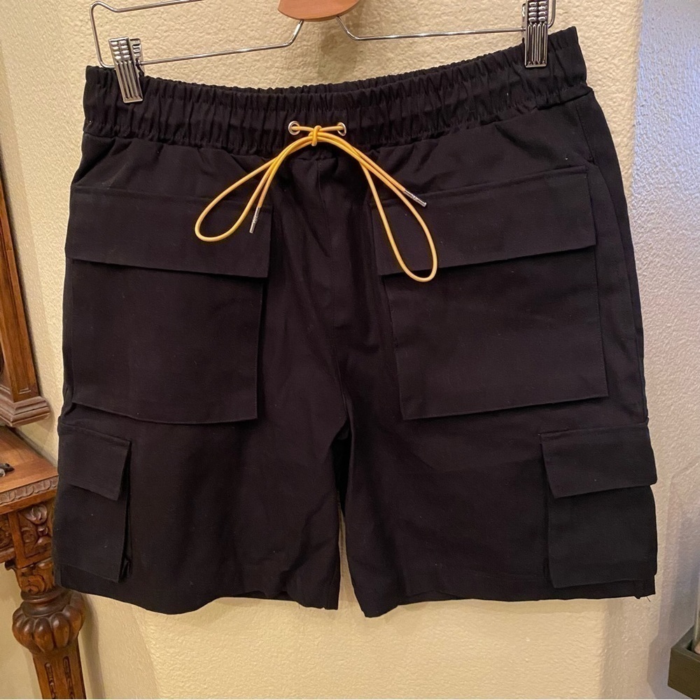 NWT~YOUNG AND RECKLESS Black Cargo Shorts Size Medium